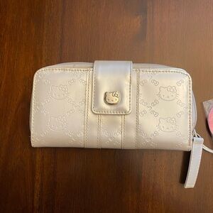 New Loungefly Hello Kitty Zip Wallet